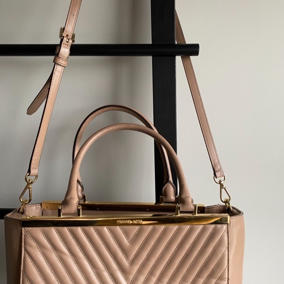 Michael Kors Susannah Chevron Quilted Tote - Picture 4 of 6